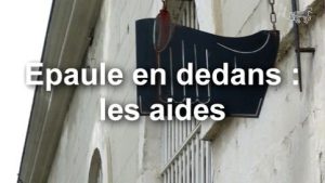 Epaule en dedans : les aides